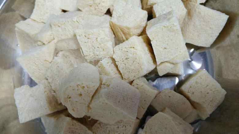 家常麻辣炖,冻豆腐提前化开