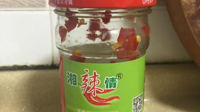 鸿运当头,湖南剁椒酱(这样的湖南剁辣椒比较咸,不要放汁)