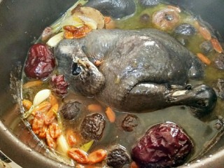 炖乌鸡