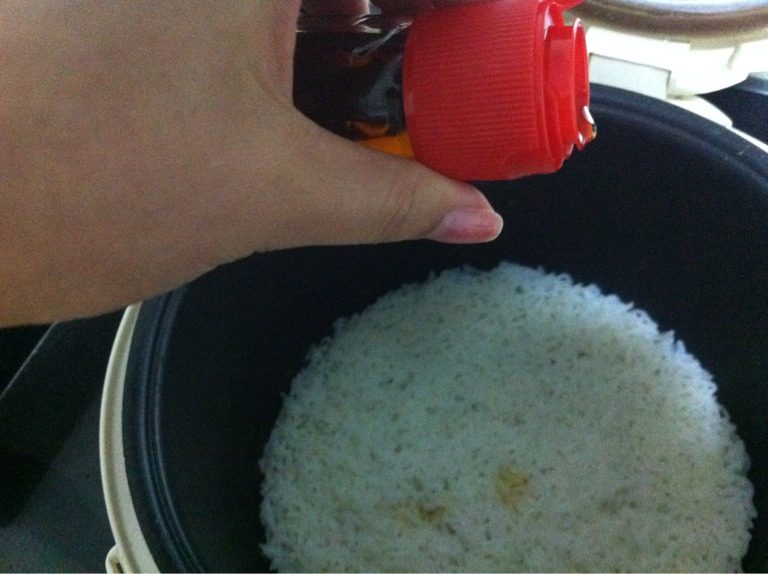 寿司,<a style='color:red;display:inline-block;' href='/shicai/ 3738'>芝麻油</a>加3_4滴