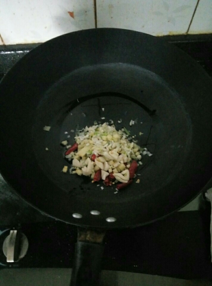 香辣虾,炒调料