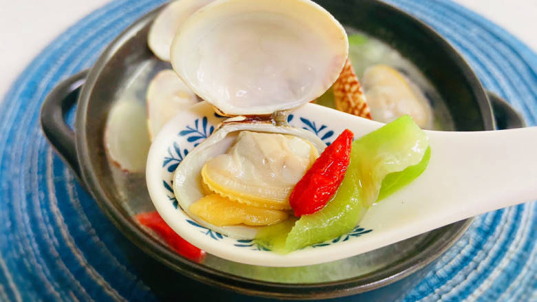 花蛤丝瓜汤,鲜美可口的文蛤丝瓜汤,我要开喝咯!