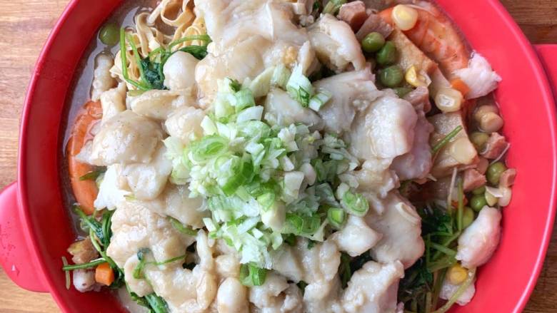 葱油鱼片,倒入煮菜的汤