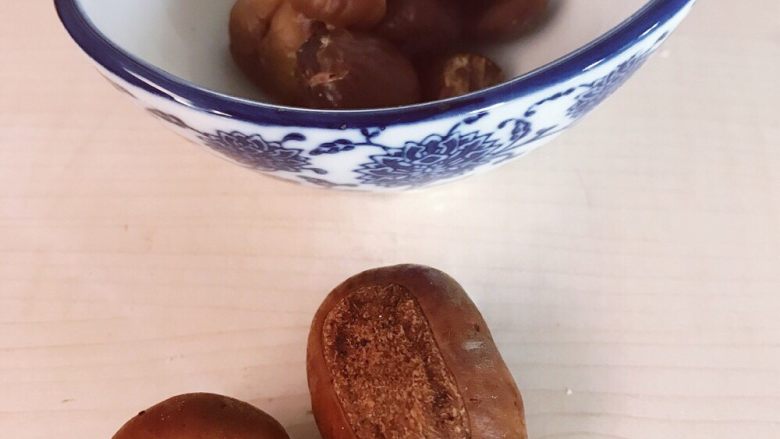 爆汁橙子🍊味蛋挞,<a style='color:red;display:inline-block;' href='/shicai/ 667'>栗子</a>剥壳，稍稍加热