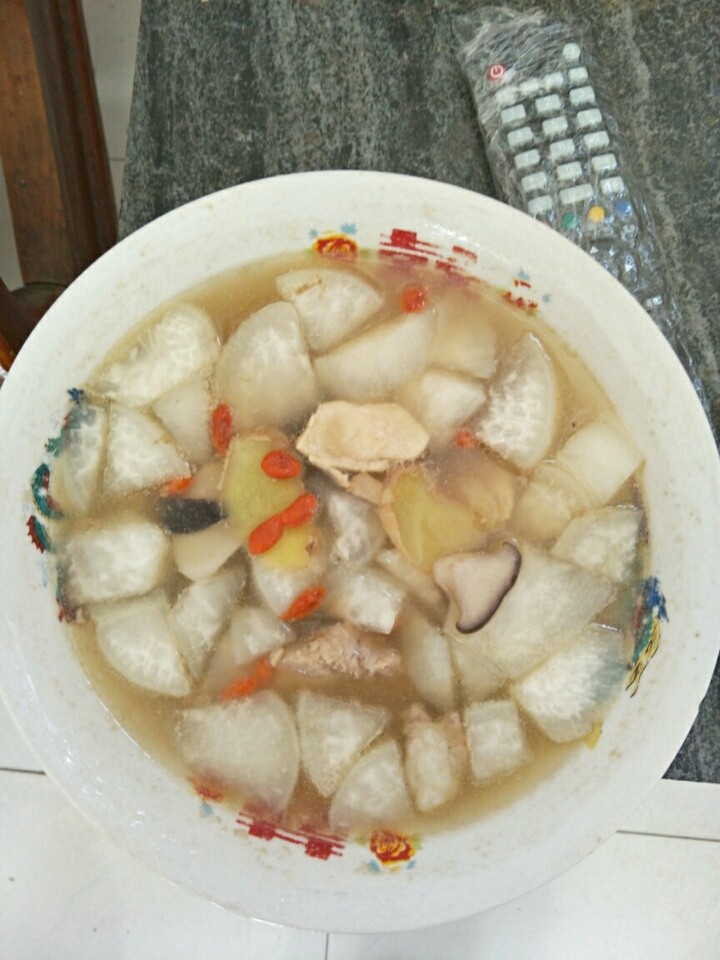 排骨鸡肉萝卜汤