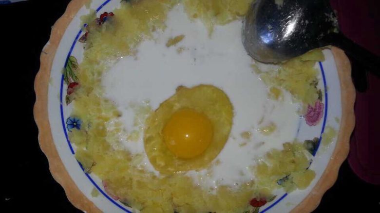 肉酱土豆泥,3加半包纯<a style='color:red;display:inline-block;' href='/shicai/ 219'>牛奶</a>  一个<a style='color:red;display:inline-block;' href='/shicai/ 9'>鸡蛋</a>  再捣一捣