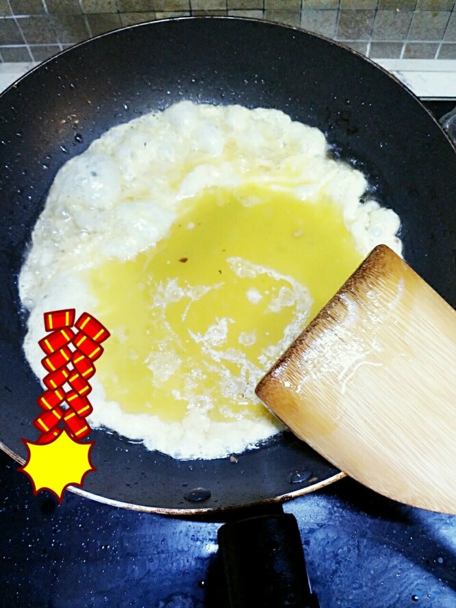腊肉蛋炒饭
别名“当腊肉遇到饭”,火关小,然后倒入热锅,噼里啪啦~
杀青🤓🙄🙄🙄🙄😛😛😛😛😛