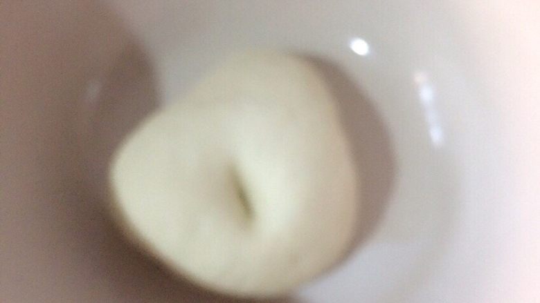 扯面,面粉用温水揉成面团,(手光,面光,盆光)手指按下去不会反弹~揉好后醒一个小时