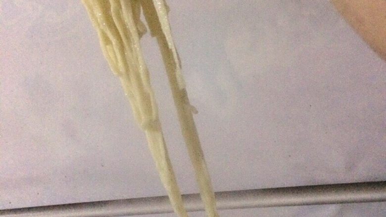扯面,下锅煮熟~浇上爱吃的卤,