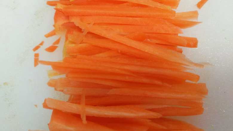 鱼香肉丝,<a style='color:red;display:inline-block;' href='/shicai/ 25'>胡萝卜</a>切细丝