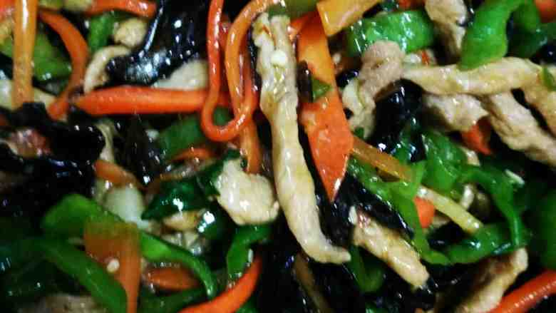 鱼香肉丝,出锅开吃，好吃到停不下来。