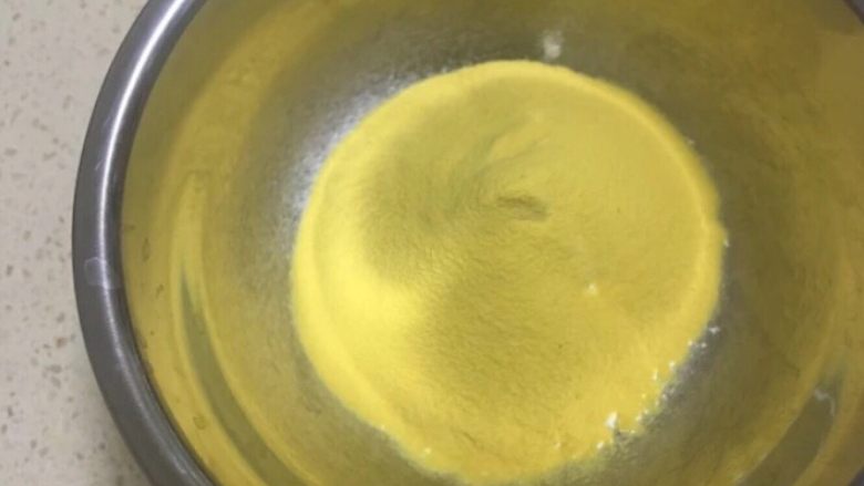 天然水果彩色巧克力(原材料做起的),称重天然芒果冻干粉,看一下,是水果原粉哈!不是用香精调出来的果味XX粉哈
