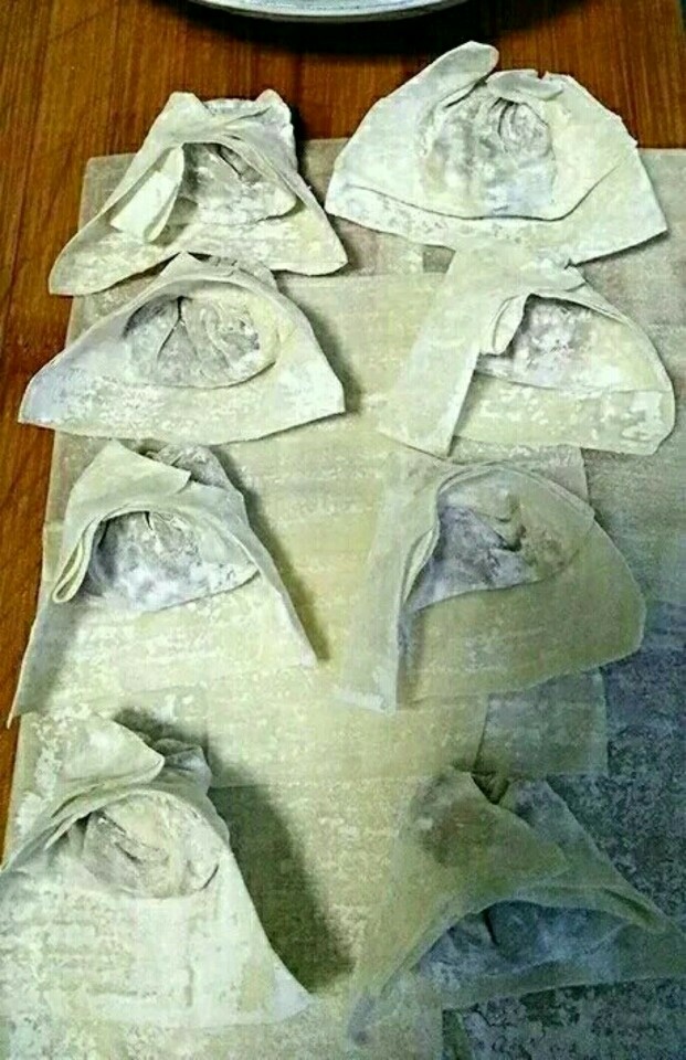 混沌,个人比较喜欢吃<a style='color:red;display:inline-block;' href='/shicai/ 230'>香菇</a>瘦<a style='color:red;display:inline-block;' href='/shicai/ 6081'>肉</a>的，准备好饺子陷就开包😘