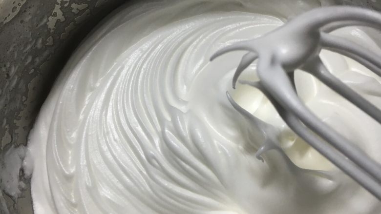 蛋糕夹芯面包,打发到出现小弯钩