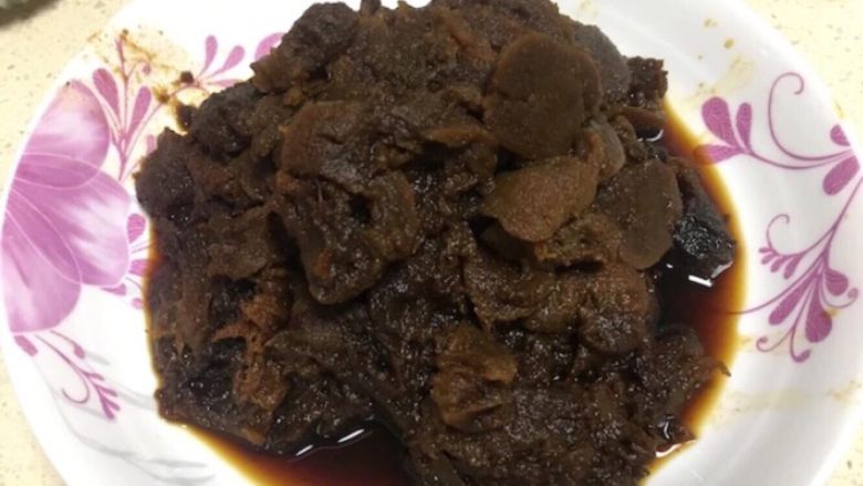 枣泥馅,把皮和核都去除,因为已经煮熟泡透,所以特别好去除