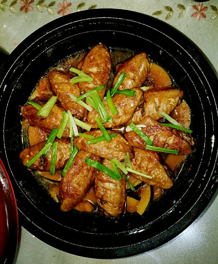 南瓜焖鸡翅（来自食谱，塔吉锅真的很牛，10分钟完全搞定）