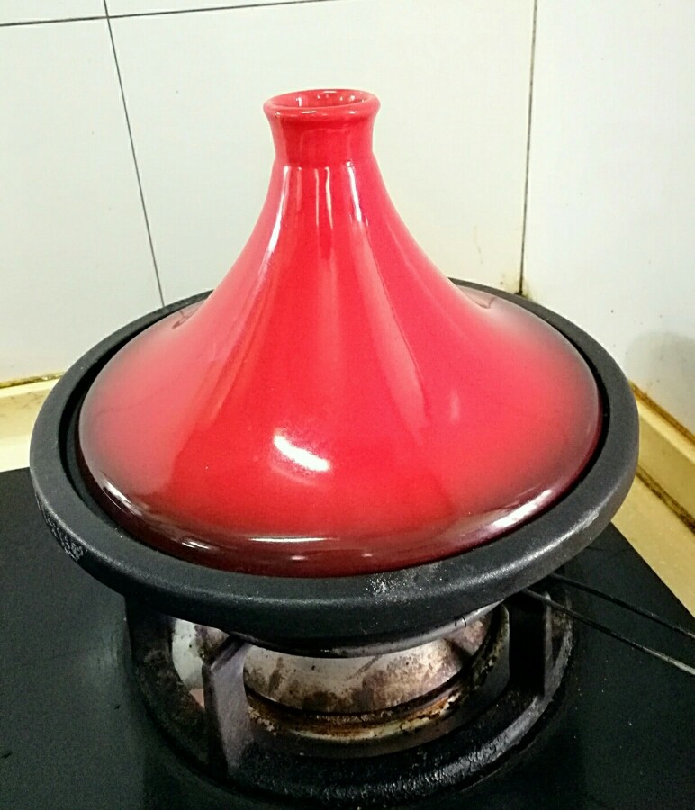 南瓜焖鸡翅（来自食谱，塔吉锅真的很牛，10分钟完全搞定）,我用的是塔吉锅，真的是神器！10分钟搞定