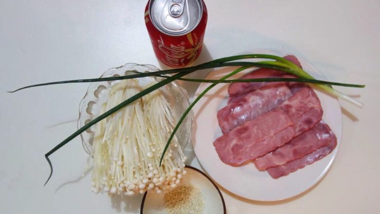 培根恋上金针菇,准备好所有材料