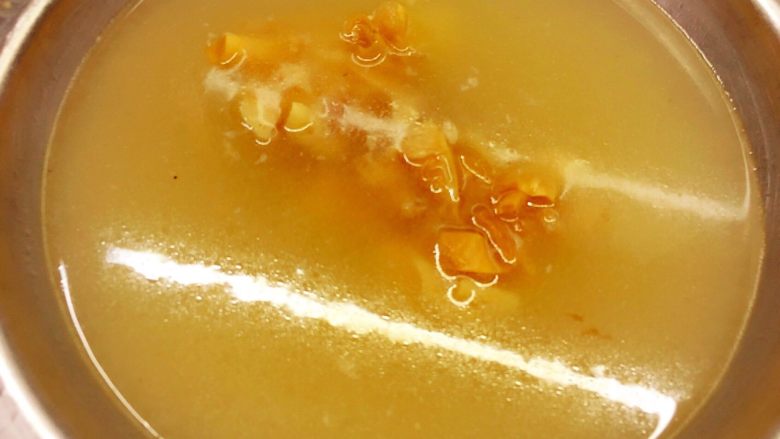 番茄🍅芝士海鲜蔬菜锅,高汤 （我用的是之前熬制的猪蹄汤）