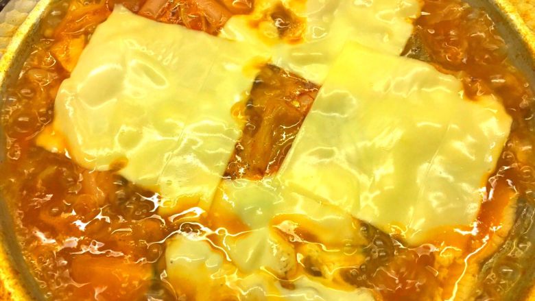 番茄🍅芝士海鲜蔬菜锅,汤汁浓稠 食物软烂入味 开锅是 放入<a style='color:red;display:inline-block;' href='/shicai/ 935'>芝士</a>片 