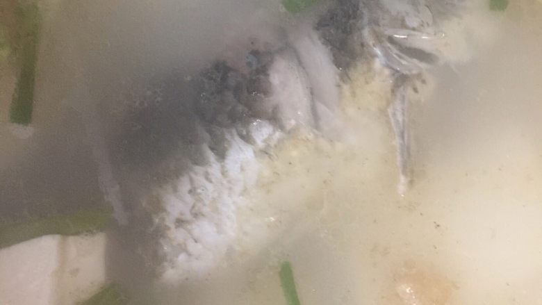 鲫鱼豆腐汤