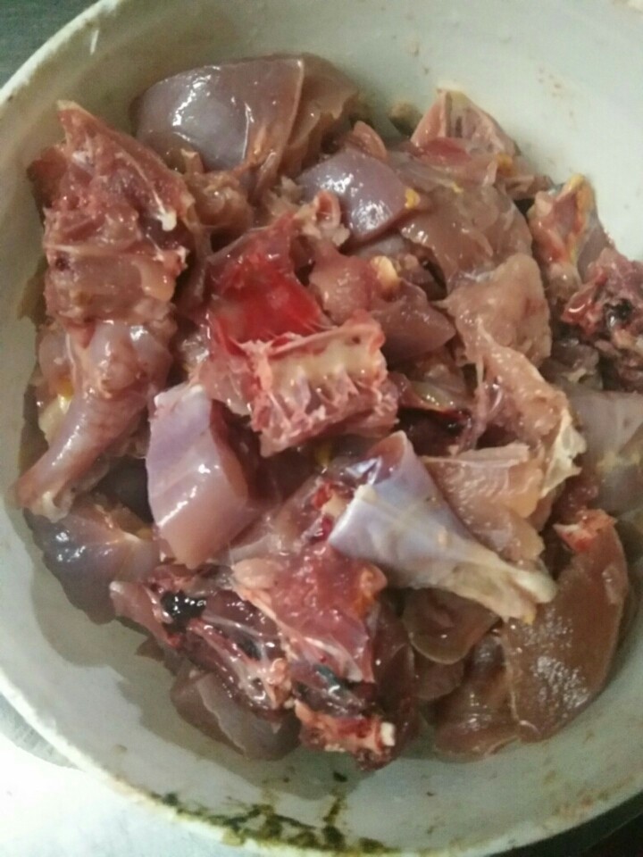 红烧野鸡,洗干净剁成块