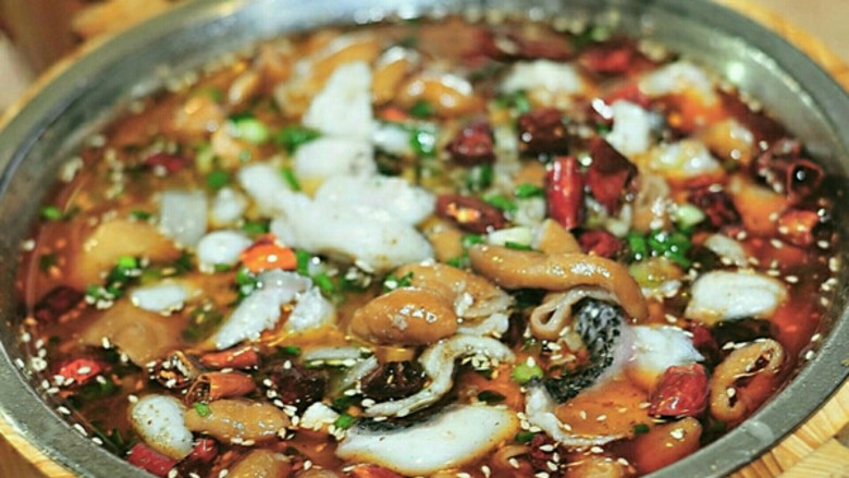 飘香肥肠鱼,成菜