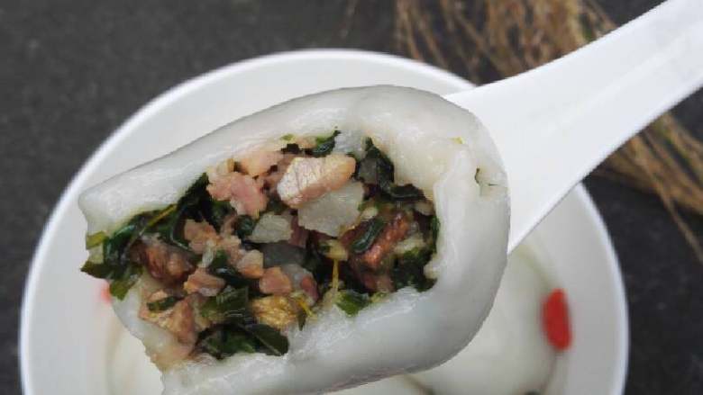 蒲公英腊肉汤圆,咬上一口,回味无穷……