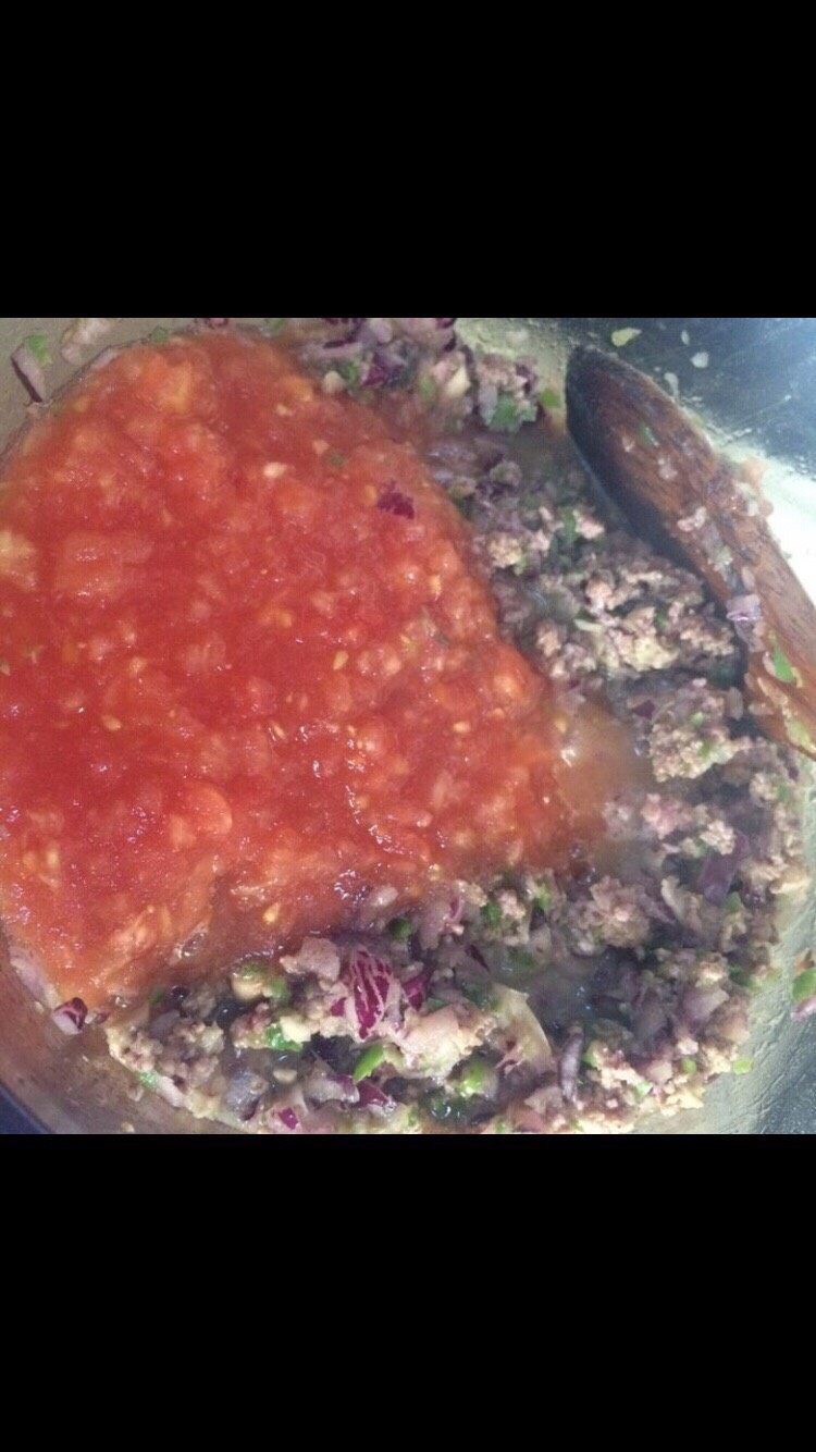 肉酱意面酱,依次加香菇末、<a style='color:red;display:inline-block;' href='/shicai/ 29'>洋葱</a>末、<a style='color:red;display:inline-block;' href='/shicai/ 59'>番茄</a>（新鲜的）