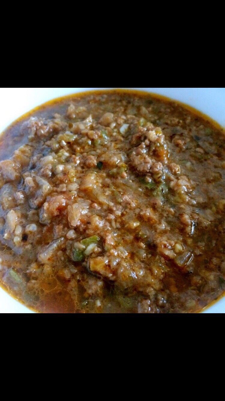 肉酱意面酱,一直熬到水少一些成酱的状态（泡泡越来越细会蹦出来的时候）期间要搅拌防止粘锅底