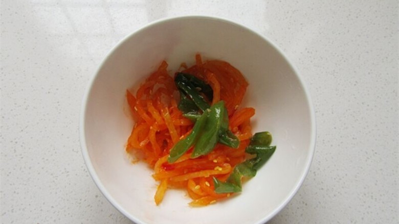 熊猫杯子减肥便当,先提前准好自己爱吃的<a style='color:red;display:inline-block;' href='/shicai/ 18622'>家常菜</a>或咸菜,不要太多