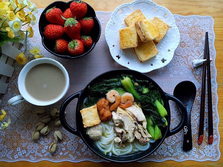 奶油芝士夹心饼干,早餐吃饱了,还能再吃几块饼干的节奏,确实好吃。