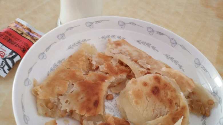 瓜子糖饼,配杯牛奶,简单的早饭搞定。