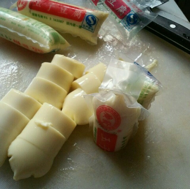 简易版日本豆腐,豆腐中间切断倒出,厚薄随意