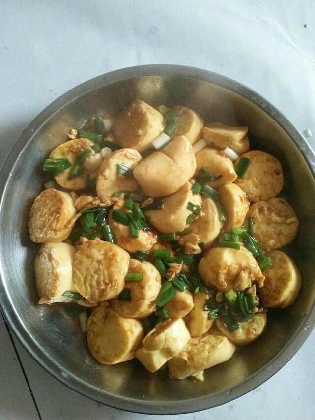 简易版日本豆腐,装盘,酒楼的味道哈哈,酒楼的是炸过的,我懒炸了,煎煎就好