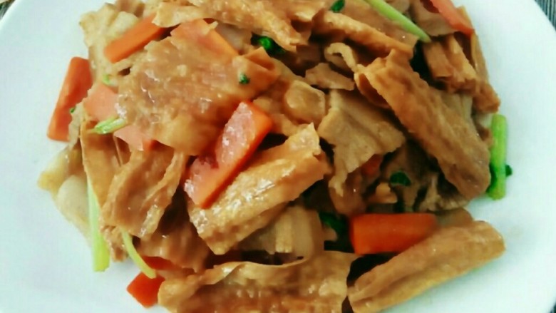 五花肉炒腐竹