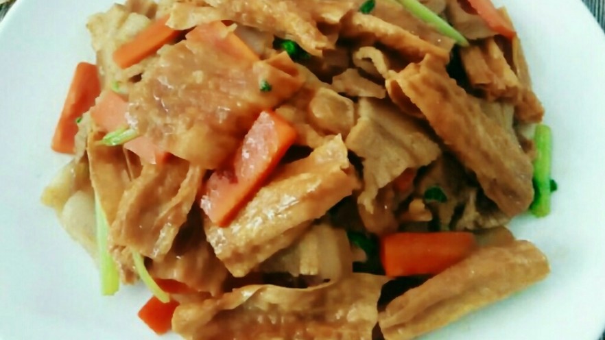 五花肉炒腐竹