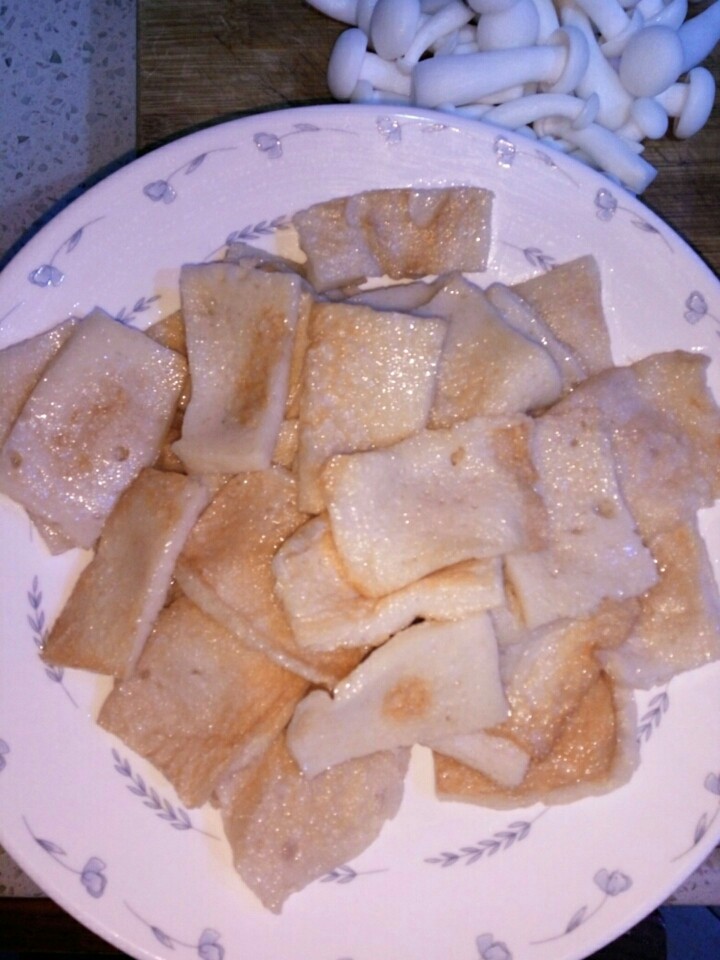 千叶韭菜炒腊肠,不要煎过头,稍微有点黄就可以