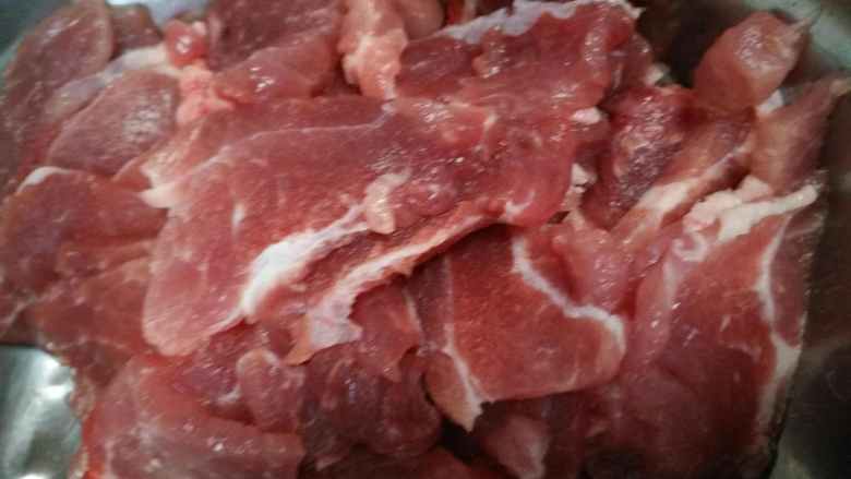 苦瓜木须肉,里脊肉切片