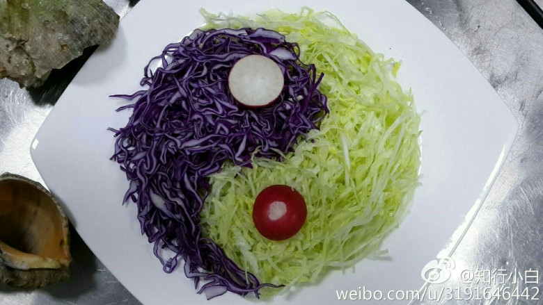 风生水起捞螺片,<a style='color:red;display:inline-block;' href='/shicai/ 11256'>圆生菜</a>，<a style='color:red;display:inline-block;' href='/shicai/ 128'>紫甘蓝</a>切细丝，如图摆盘