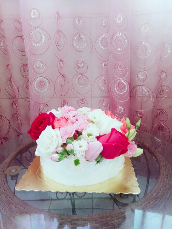 鲜花蛋糕,抹面,插花。