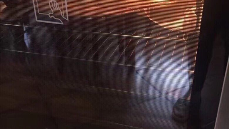 法式拉赫东咸塔,然后放入烤箱用180度烤20分钟，拿出来看到表面略焦黄即可。如果是到牛奶的可能需要时间久一点。最后做出来就是第一幅图的样子。都是真实图片哦。