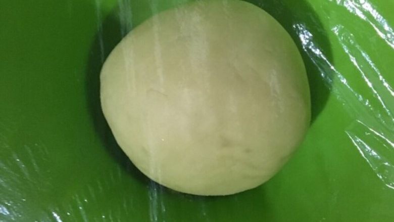 玛格丽特饼干,盖上保鲜膜,放入冰箱冷藏一小时左右