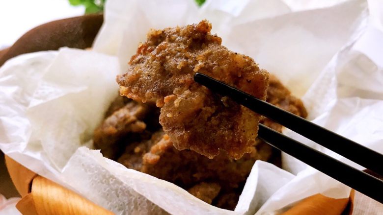 干炸牛肉,尝一片,味道香麻辣哦。