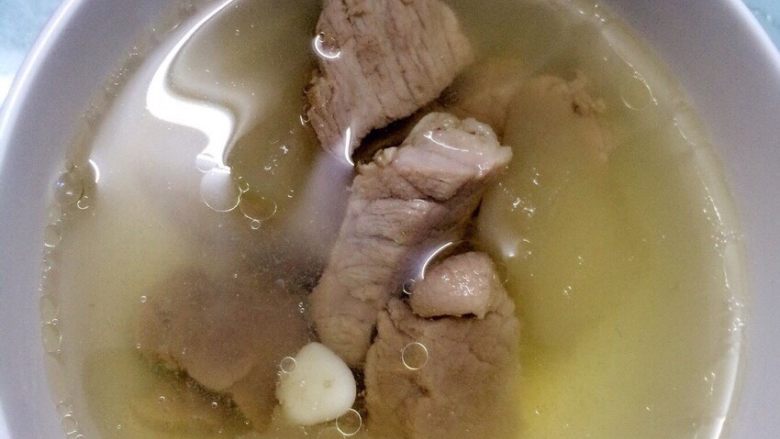 雪梨川贝瘦肉汤,放油放盐即可食用