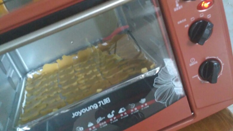 无秤零失误新手黄油饼干,时间到,饼干发白,又加了2分钟。