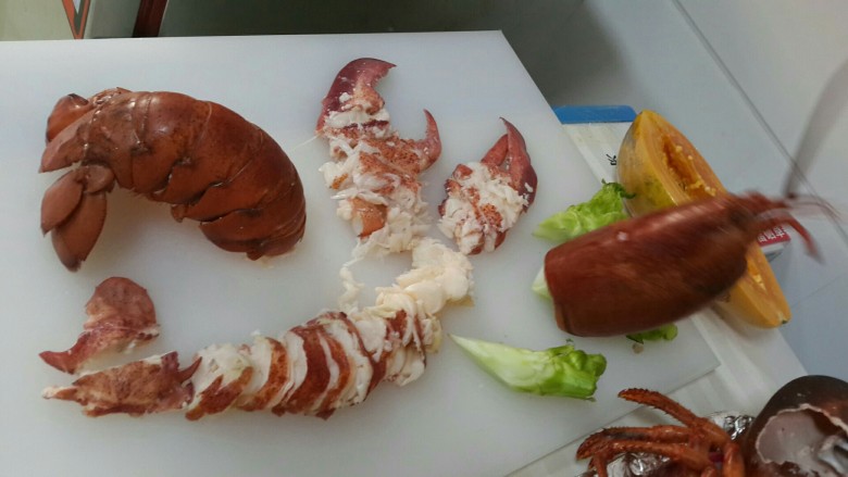 波士顿龙虾果蔬沙律,切龙虾肉,如图