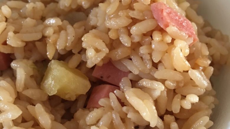 香肠土豆焖饭