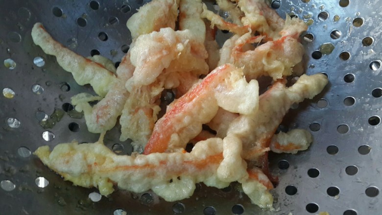 香煸阿拉斯加蟹腿肉,捞出,仔细看图