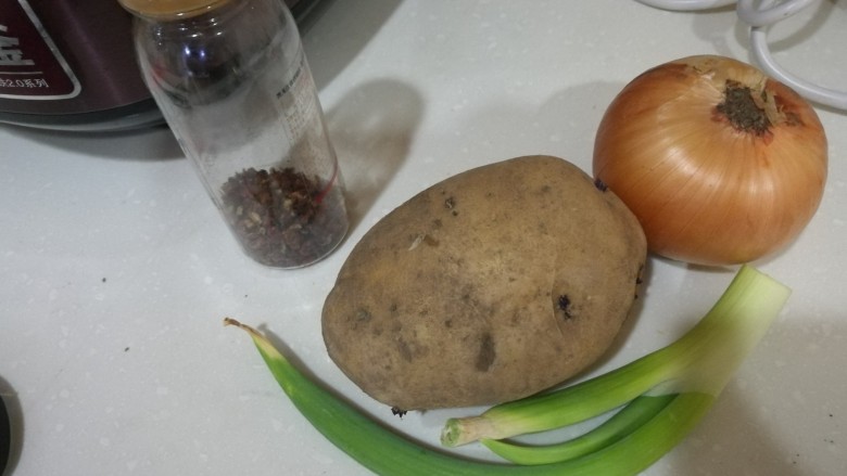 炝土豆丝,准备食材,如图